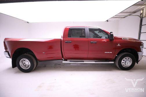 Molten Red Pearlcoat 2026 RAM 3500 Lone Star Crew Cab 4x4 8' Box