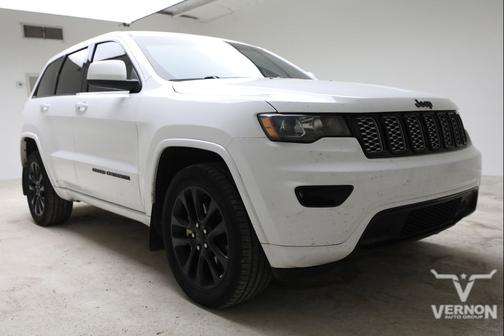 Bright White Clearcoat 2021 Jeep Grand Cherokee Laredo