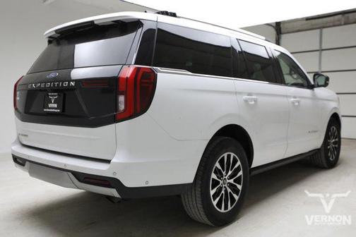 Star White Metallic Tri-Coat 2025 Ford Expedition Platinum