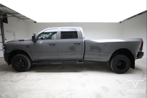 Ceramic Gray Clearcoat 2026 RAM 3500 Tradesman Crew Cab 4x4 8' Box