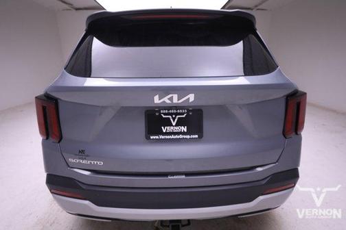 2025 Kia Sorento LX