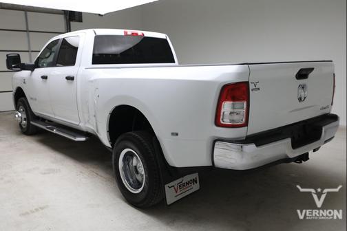 Bright White Clearcoat 2024 RAM 3500 Big Horn Crew Cab 4x4 8' Box