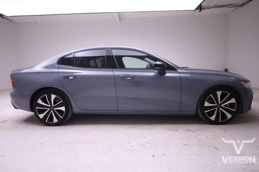2022 Volvo S60 T5 Momentum