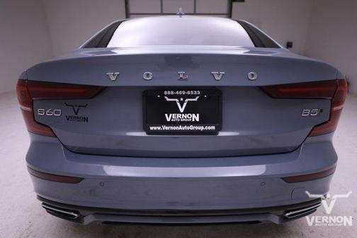 2022 Volvo S60 T5 Momentum