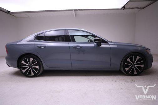 2022 Volvo S60 T5 Momentum