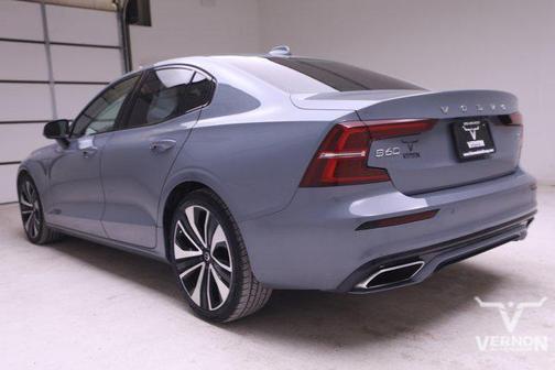 2022 Volvo S60 T5 Momentum