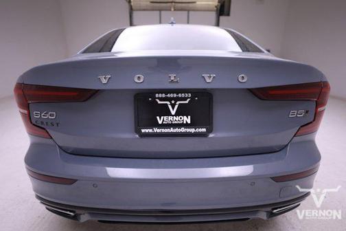 2022 Volvo S60 T5 Momentum