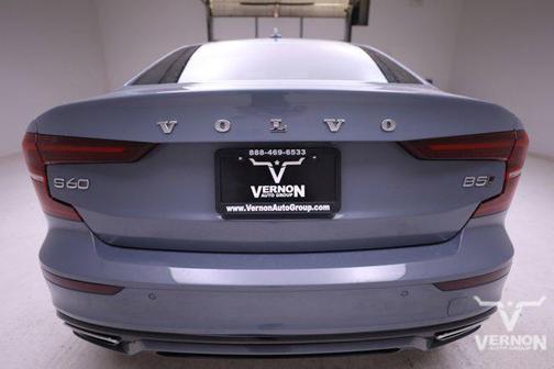 2022 Volvo S60 T5 Momentum