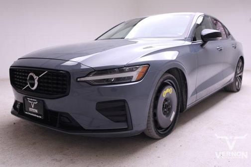 2022 Volvo S60 T5 Momentum