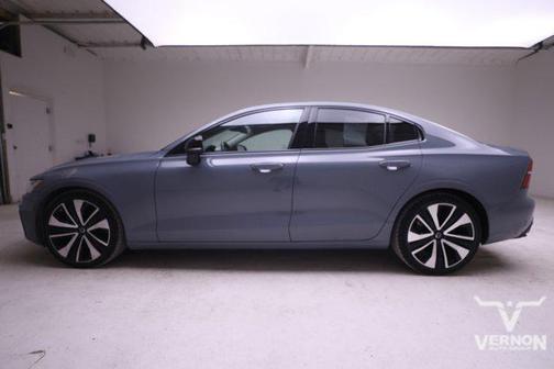 2022 Volvo S60 T5 Momentum
