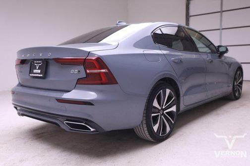 2022 Volvo S60 T5 Momentum