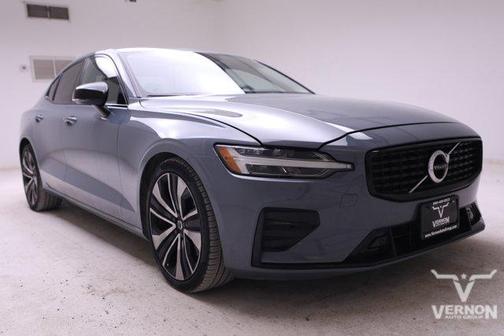 2022 Volvo S60 T5 Momentum