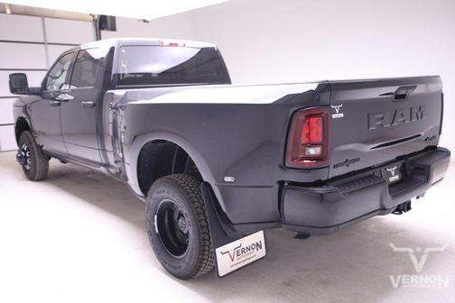 2025 RAM 3500 Lone Star Crew Cab 4x4 8' Box