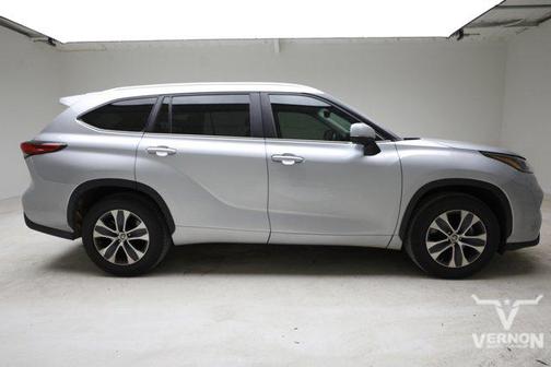 Celestial Silver Metallic 2023 Toyota Highlander XLE