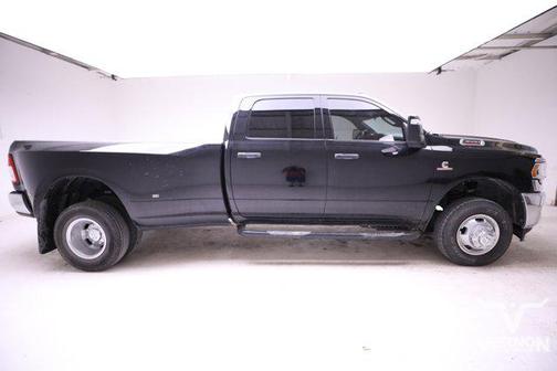 2023 RAM 3500 Tradesman Crew Cab 4x4 8' Box