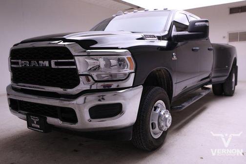 2023 RAM 3500 Tradesman Crew Cab 4x4 8' Box