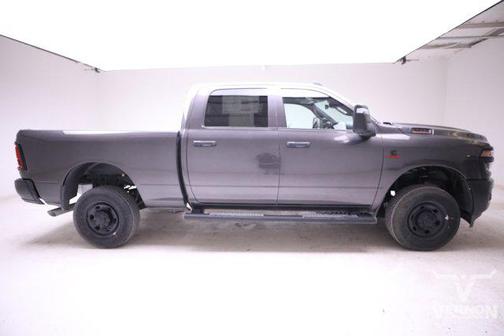 2025 RAM 2500 Tradesman Crew Cab 4x4 6'4' Box