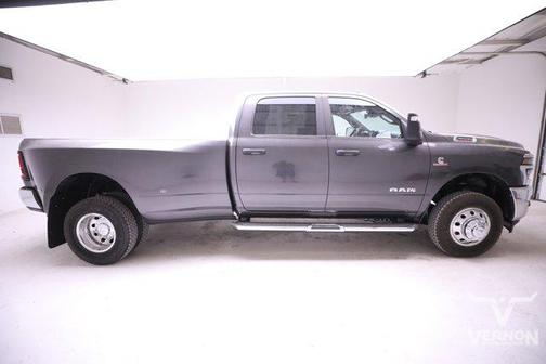 2026 RAM 3500 Lone Star Crew Cab 4x4 8' Box