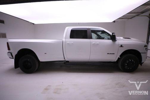Bright White Clearcoat 2026 RAM 3500 Laramie Crew Cab 4x4 8' Box