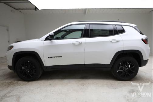 Bright White Clearcoat 2026 Jeep Compass Latitude