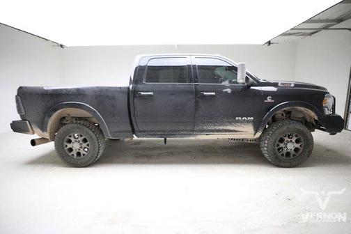 Diamond Black Crystal Pearlcoat 2021 RAM 2500 Laramie Crew Cab 4x4 6'4' Box