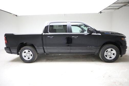 Diamond Black Crystal Pearlcoat 2026 RAM 1500 Tradesman