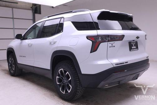 Polar White Tricoat 2026 Chevrolet Equinox AWD ACTIV