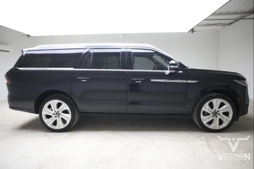 Infinite Black Metallic Clearcoat 2025 Lincoln Navigator Reserve