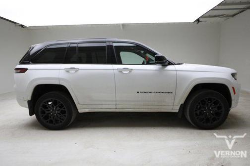 Diamond Black Crystal Pearlcoat 2023 Jeep Grand Cherokee 4xe Summit Reserve
