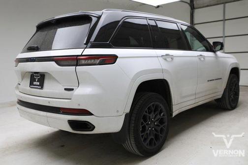 Diamond Black Crystal Pearlcoat 2023 Jeep Grand Cherokee 4xe Summit Reserve