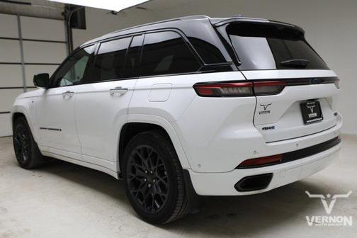 Diamond Black Crystal Pearlcoat 2023 Jeep Grand Cherokee 4xe Summit Reserve