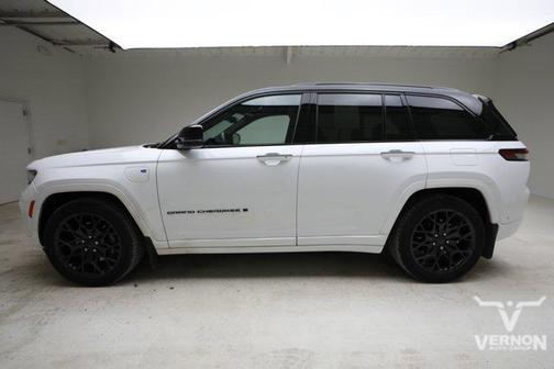 Diamond Black Crystal Pearlcoat 2023 Jeep Grand Cherokee 4xe Summit Reserve