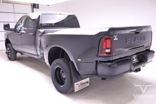 2025 RAM 3500 Big Horn Crew Cab 4x4 8' Box