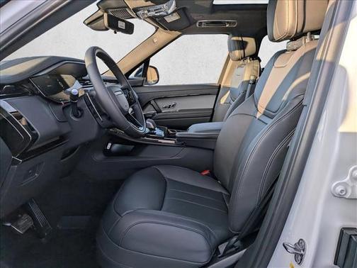 Ostuni Pearl White Premium Metallic 2026 Land Rover Range Rover Sport SE