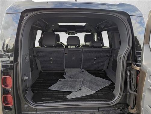 2023 Land Rover Defender 110 X-Dynamic SE