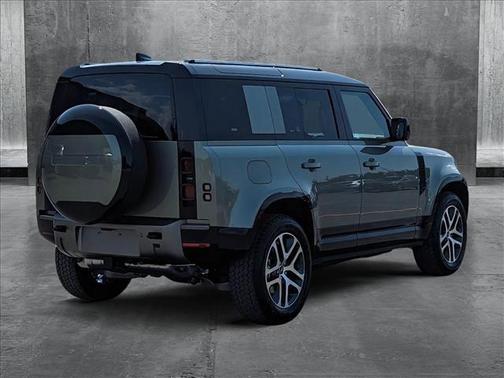 2025 Land Rover Defender 110 P400 X-Dynamic SE