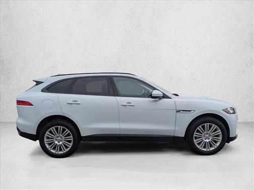 Yulong White Metallic 2018 Jaguar F-PACE 35t Premium