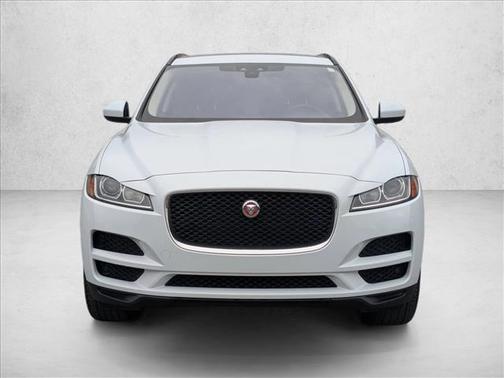 Yulong White Metallic 2018 Jaguar F-PACE 35t Premium