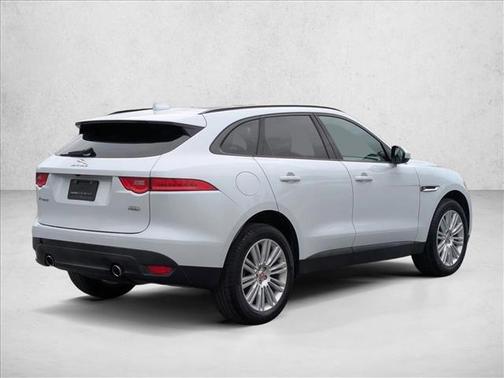 Yulong White Metallic 2018 Jaguar F-PACE 35t Premium