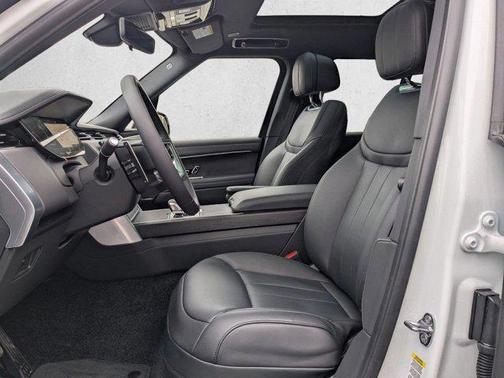 Fuji White 2025 Land Rover Range Rover P530 SE