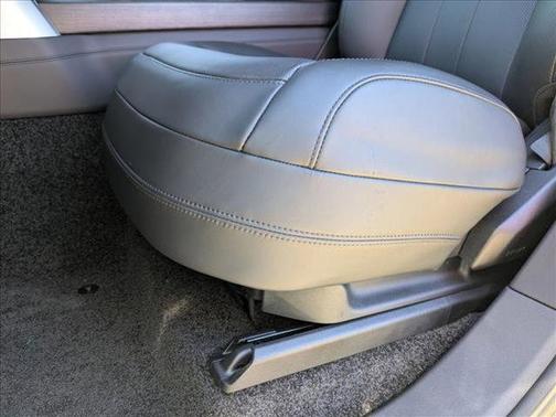 Carpathian Grey Premium Metallic 2025 Land Rover Range Rover P530 SE 7 Seat