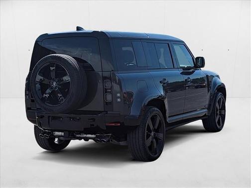 2025 Land Rover Defender 110 V8
