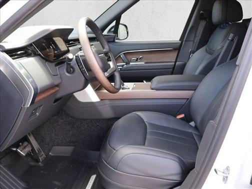 Ostuni Pearl White Premium Metallic 2026 Land Rover Range Rover P400 SE 7 Seat