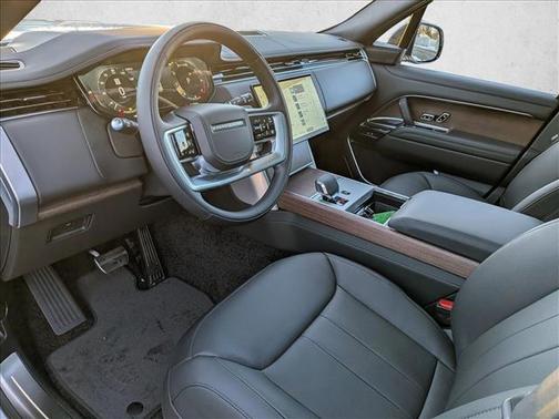 2025 Land Rover Range Rover P400 SE