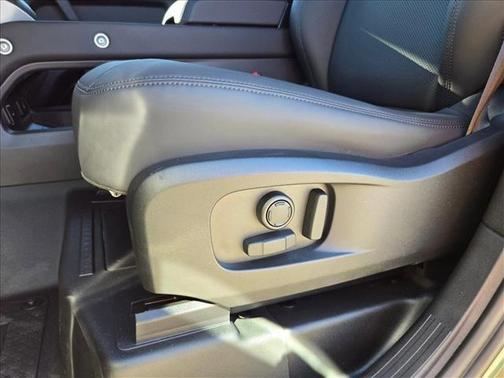 Woolstone Green Metallic 2026 Land Rover Defender P400 X-Dynamic SE