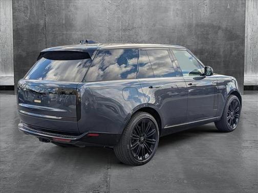 2025 Land Rover Range Rover P400 SE