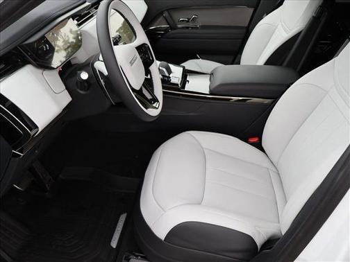 Fuji White 2026 Land Rover Range Rover Sport SE
