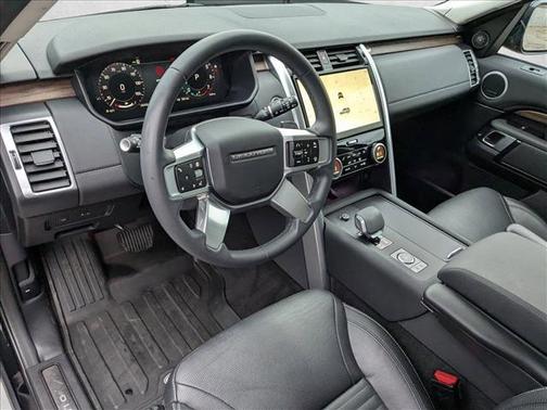 Santorini Black Metallic 2024 Land Rover Discovery P300 S