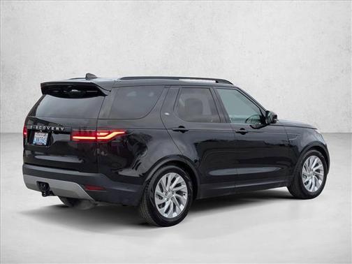 Santorini Black Metallic 2024 Land Rover Discovery P300 S