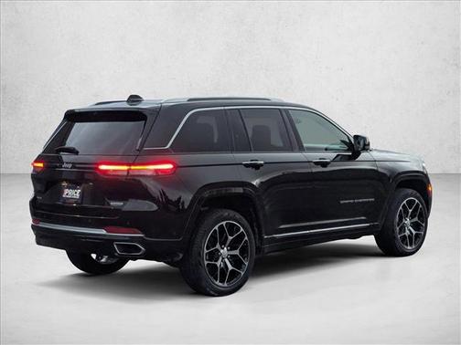 2022 Jeep Grand Cherokee Summit